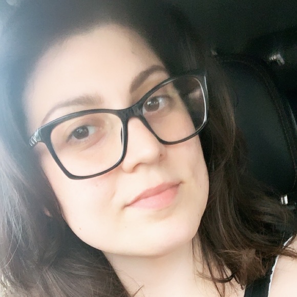 Meet your Posher, Eleni - Picture 1 of 1